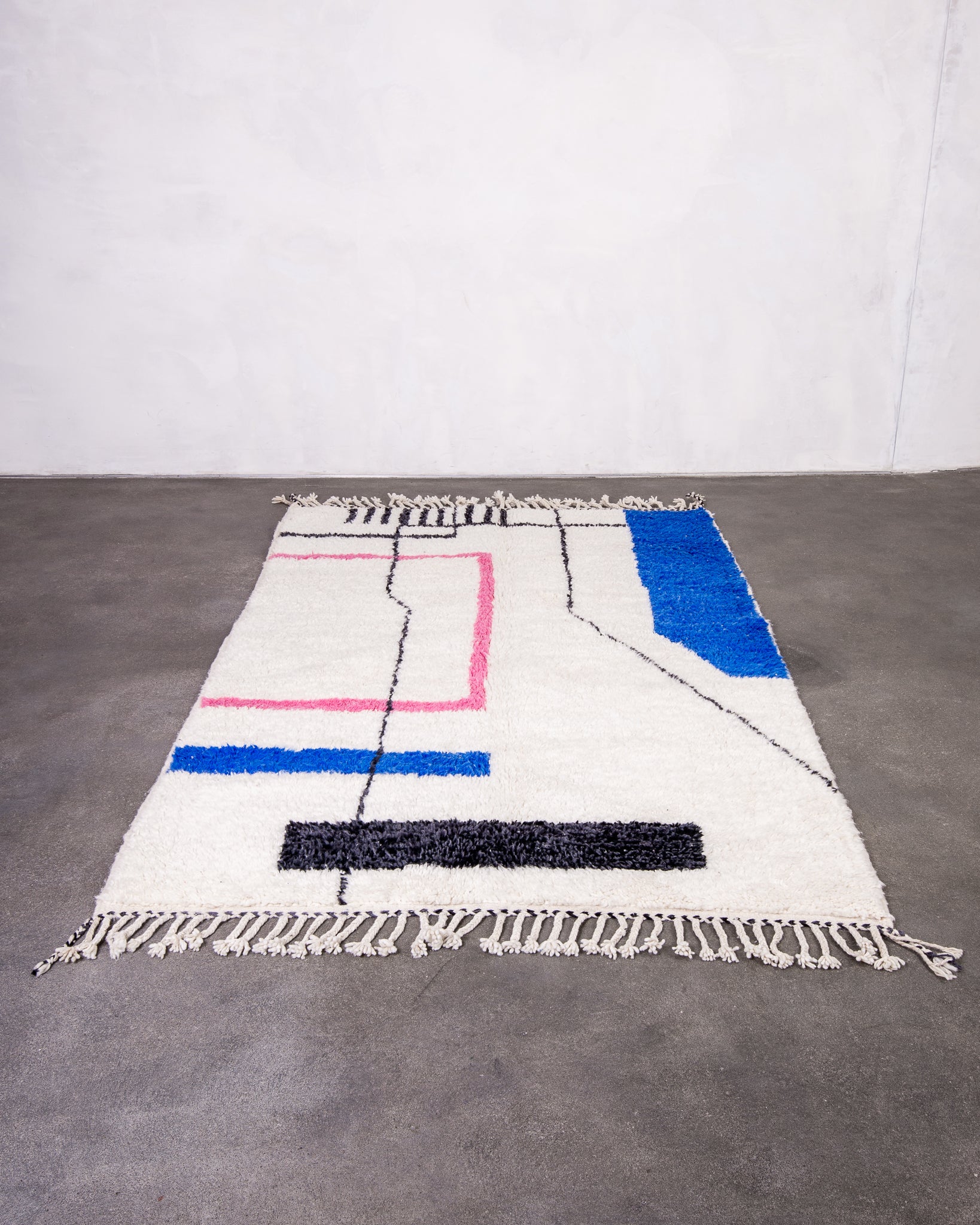 Modern designer handcrafted Berber rug from morocco Beniourain with beautiful colors and patterns